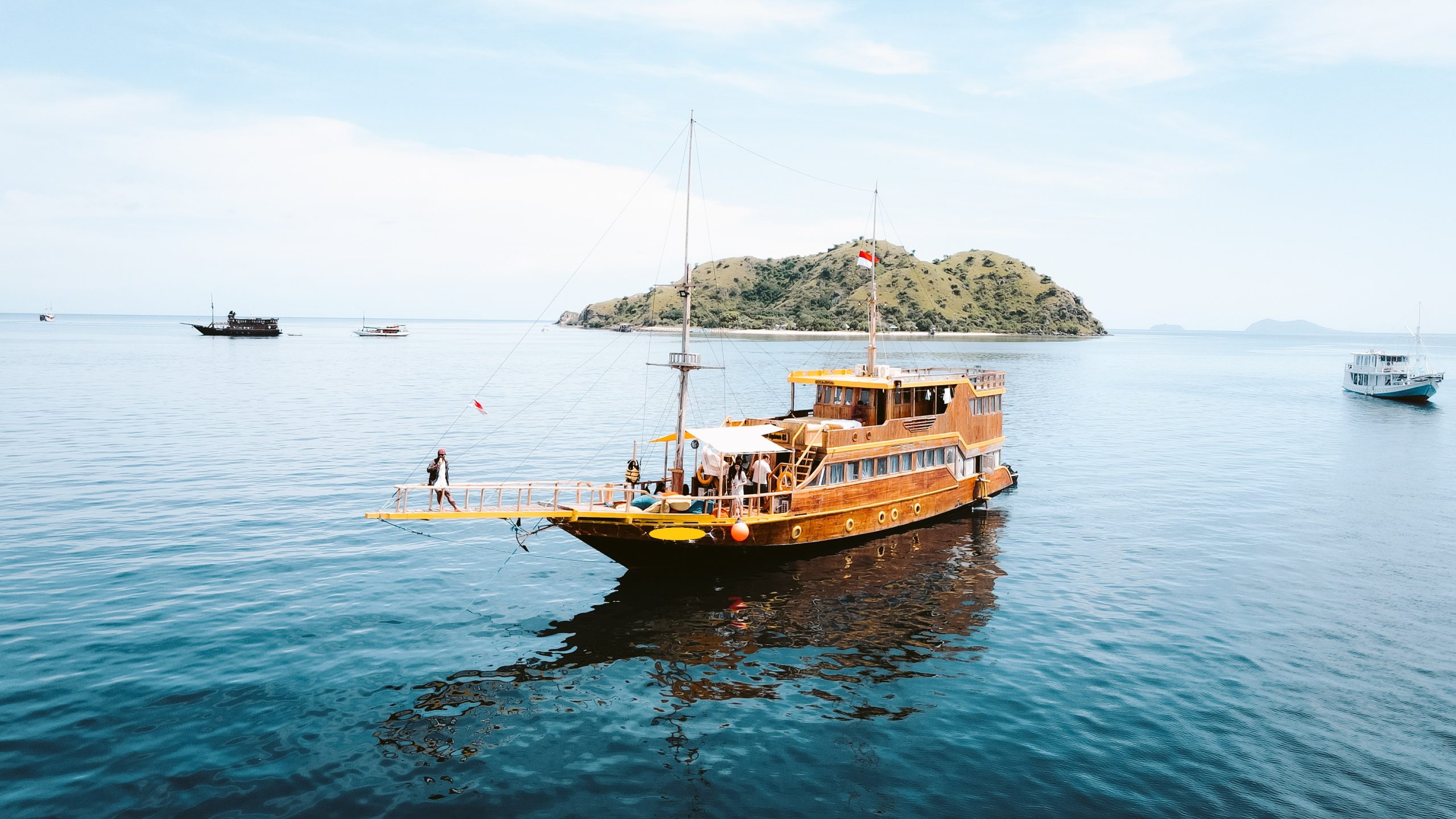 Labuan Bajo Sailing Komodo Dlx Agatha Tour