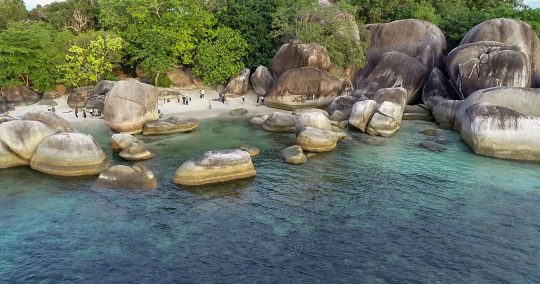 Paket Tour Belitung - pantai tanjung kelayang