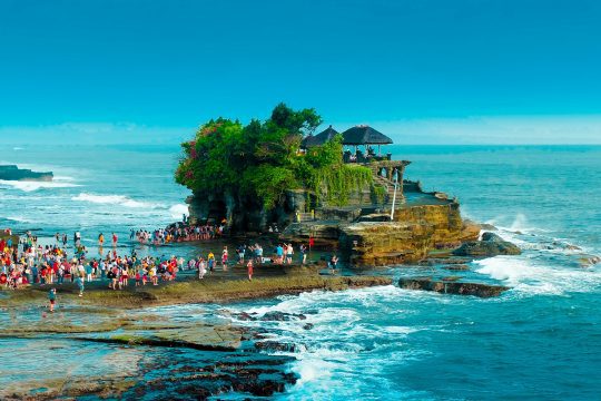 Pura Tanah Lot - Tempat wisata Bali Terpopuler - Agatha Tour