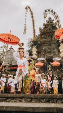 Kebaya Bali - 5 Rekomendasi Oleh-oleh Unik Khas Bali, Anti-mainstream - Agatha Tour