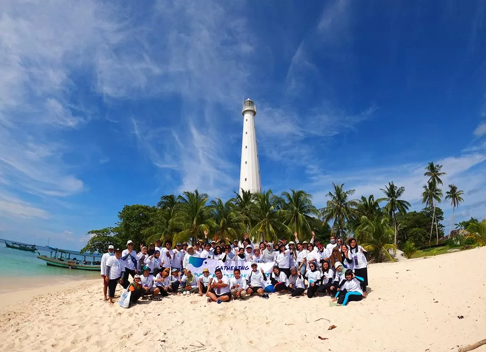 pulau-lengkuas-belitung-agathatour