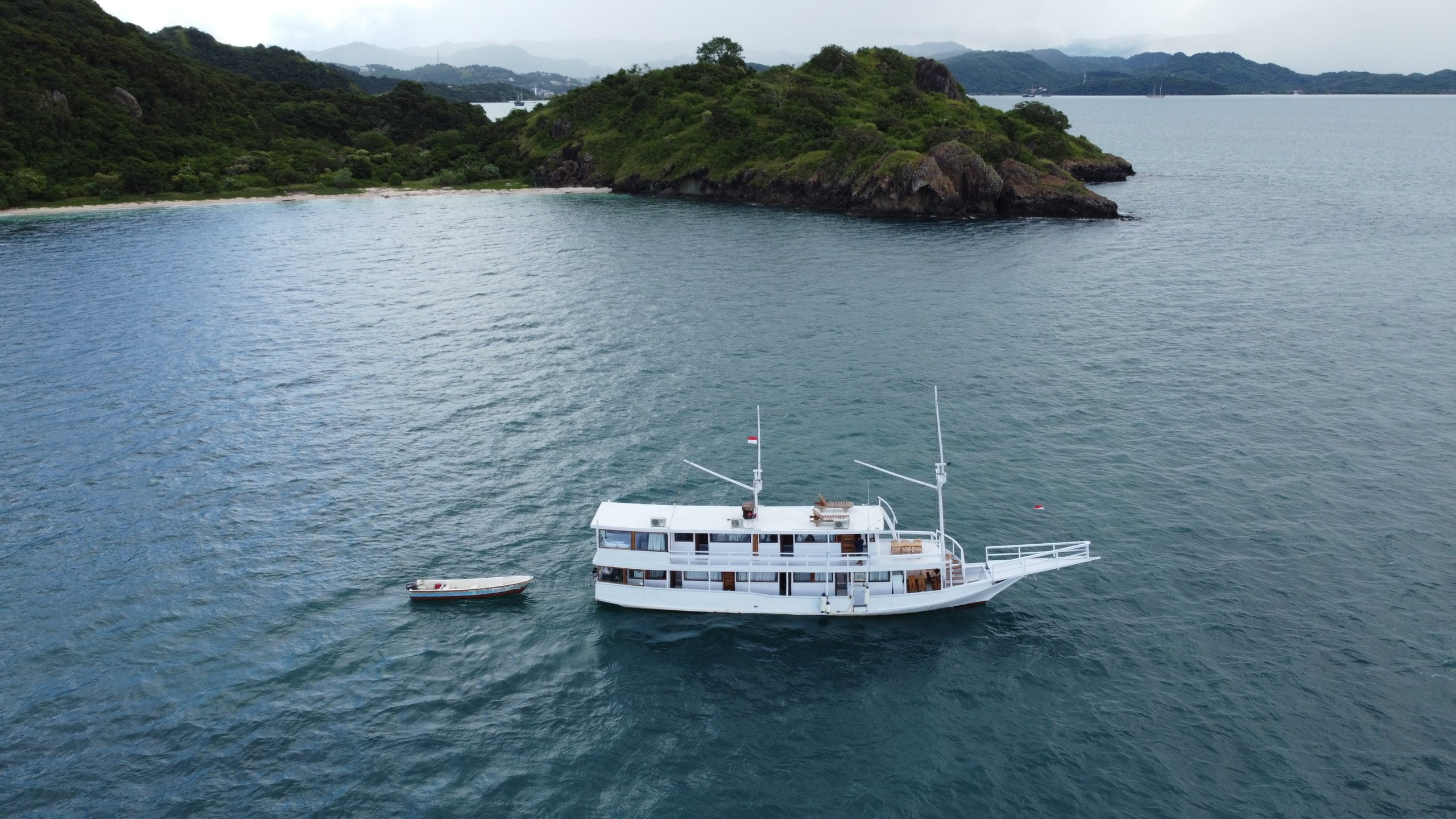 Labuan Bajo Sailing Komodo Dlx Agatha Tour