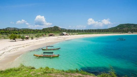 tempat wisata di lombok terbaru pantai tanjung aan