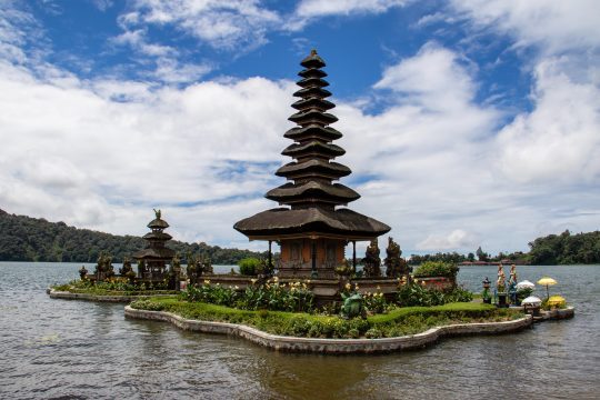 danau beratan bedugul bali