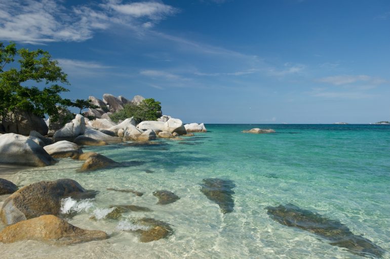 tempat wisata bangka 3 hari 2 malam pantai matras