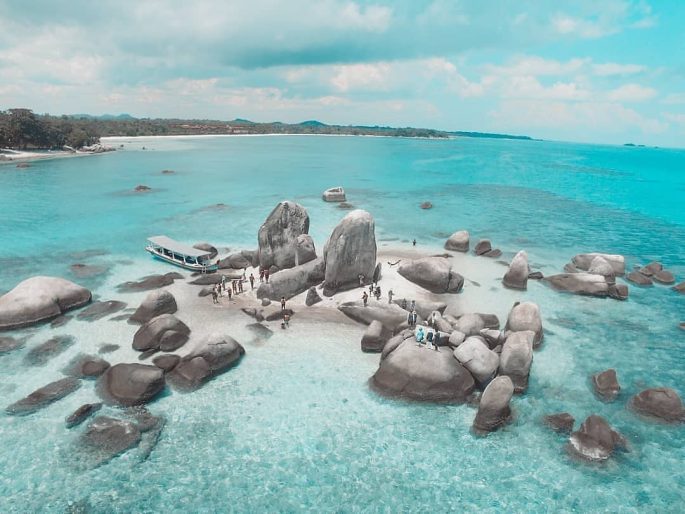 paket wisata belitung 3 hari 2 malam pantai tanjung kelayang