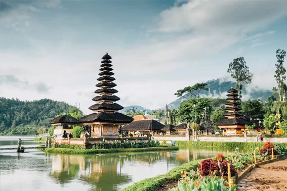 https://agathatour.com/11-rekomendasi-tempat-wisata-di-bali-terbaru-paling-hits/