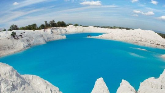 paket wisata belitung Danau kaolin 