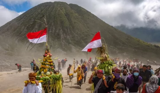 https://agathatour.com/mengenal-jauh-lebih-dekat-tentang-masyarakat-hindu-tengger/