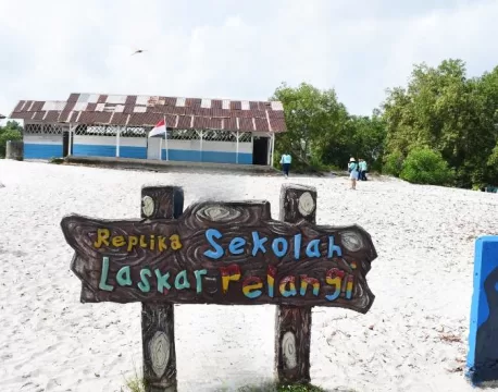 https://agathatour.com/sd-laskar-pelangi-dan-kisah-inspiratifnya-yang-fenomenal