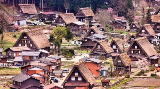 https://agathatour.com/fakta-menarik-seputar-desa-shirakawa-go